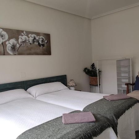 Alojamiento Oviedo 3 Con Parking Zewnętrze zdjęcie